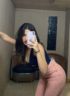 Zoya - escort in Muscat Photo 1 of 3