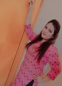 Zoya - puta in Abu Dhabi Photo 1 of 3