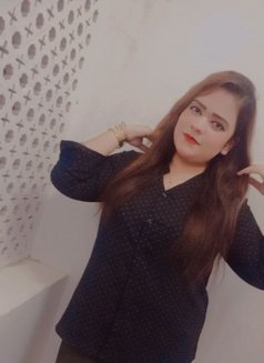 Zoya - puta in Abu Dhabi Photo 2 of 3