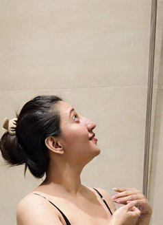 Zoya - escort in Baku Photo 1 of 9