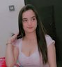 Zoyaa Khan Indian Model - puta in Dubai Photo 1 of 2