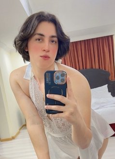 Zoza - Transsexual escort in Abu Dhabi Photo 2 of 4