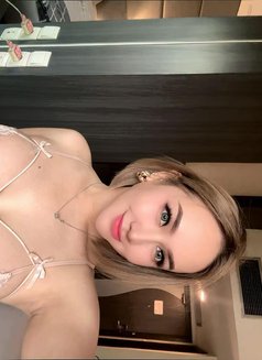Zulfa - Transsexual escort in Bali Photo 5 of 6