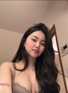 Zullia - puta in Jakarta Photo 1 of 7