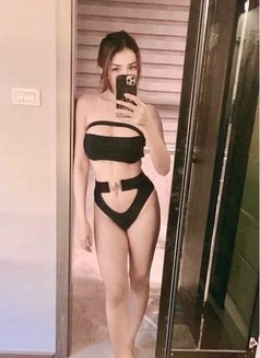 Zuly - escort in Kuwait Photo 1 of 5