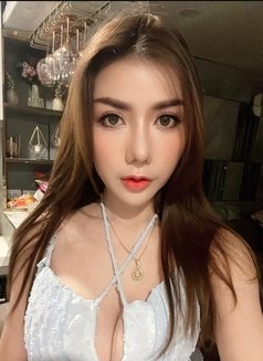 Zuly - escort in Kuwait Photo 5 of 5