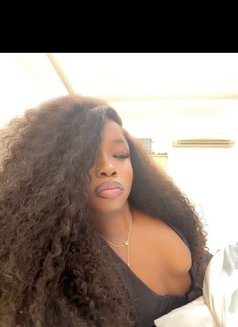 Zuri Bloom - puta in Abu Dhabi Photo 3 of 6