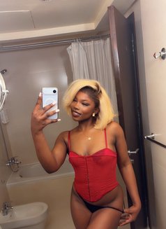 Zuri Bloom - escort in Abu Dhabi Photo 8 of 8