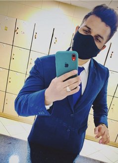Zyn - Male escort in Dubai Photo 1 of 3
