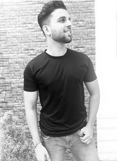 Zyn - Male escort in Dubai Photo 2 of 3