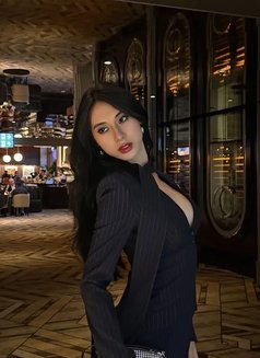 Zyzylee - Transsexual escort in Bali Photo 1 of 4