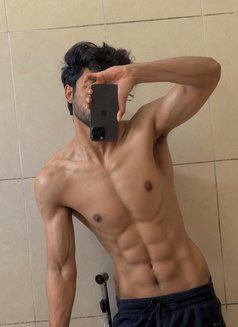 Zzz - Male escort in Doha Photo 1 of 4
